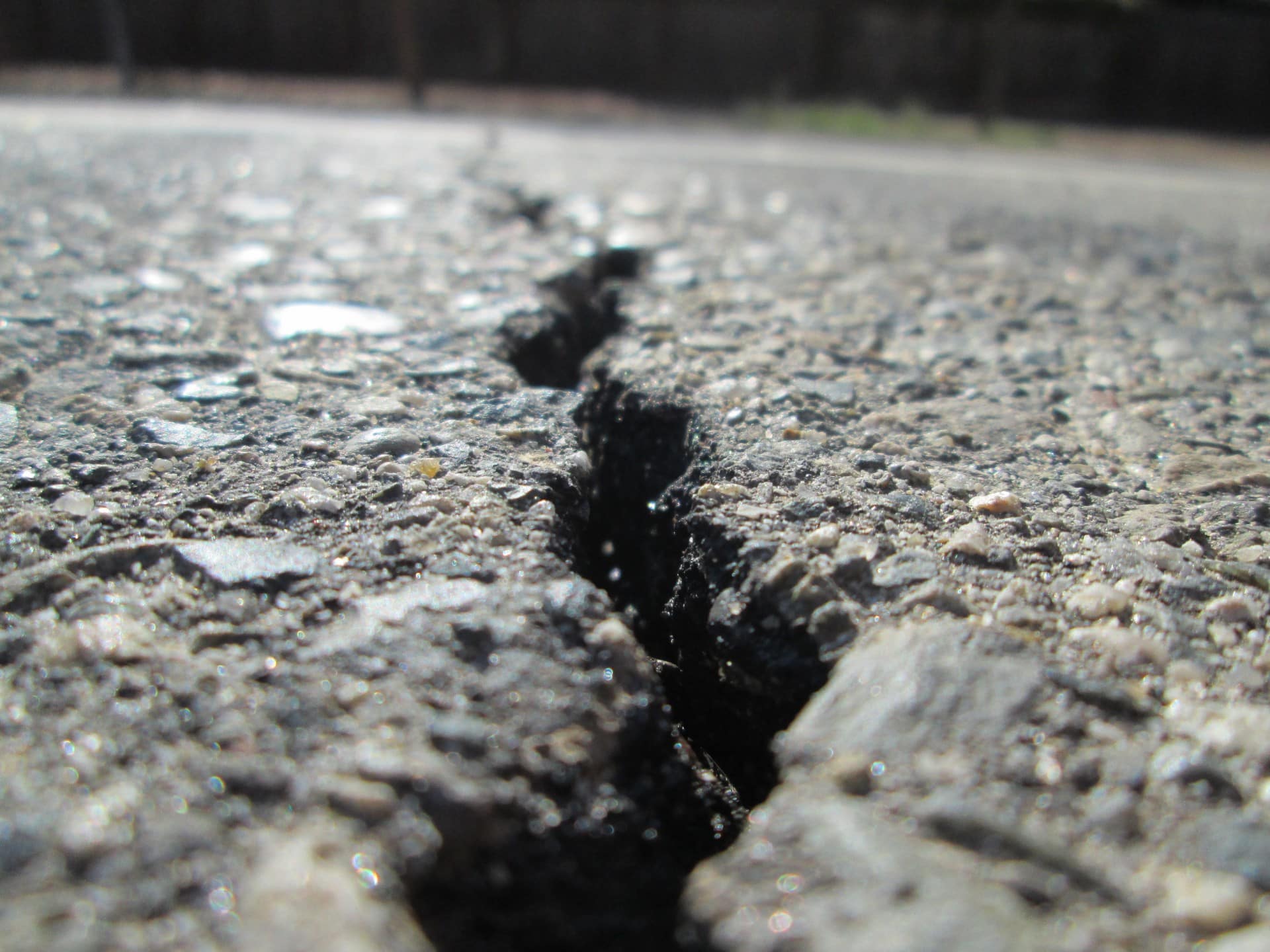 asphalt crack seal