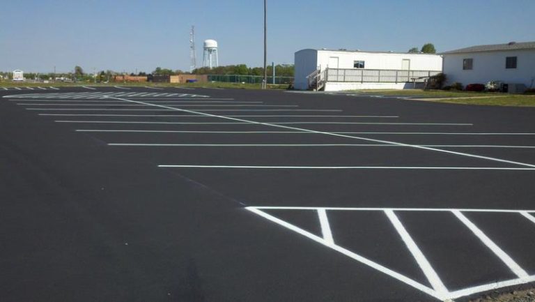 Professional Asphalt Sealcoating & Blacktop Driveway Repair